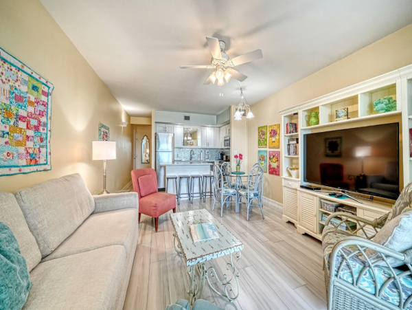 Charming Vacation Rental on Longboat Key. Call Today.